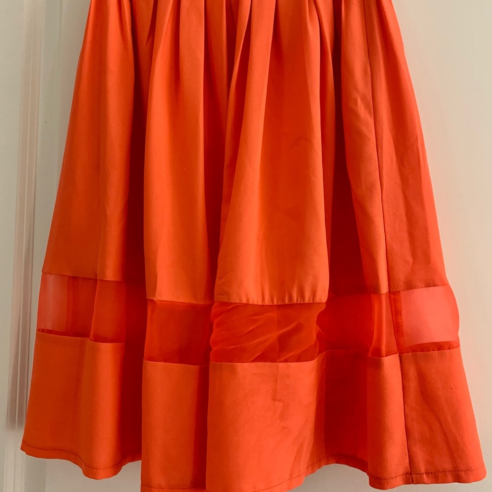 Beautiful high waisted skirt. Lightly worn. Size small.
